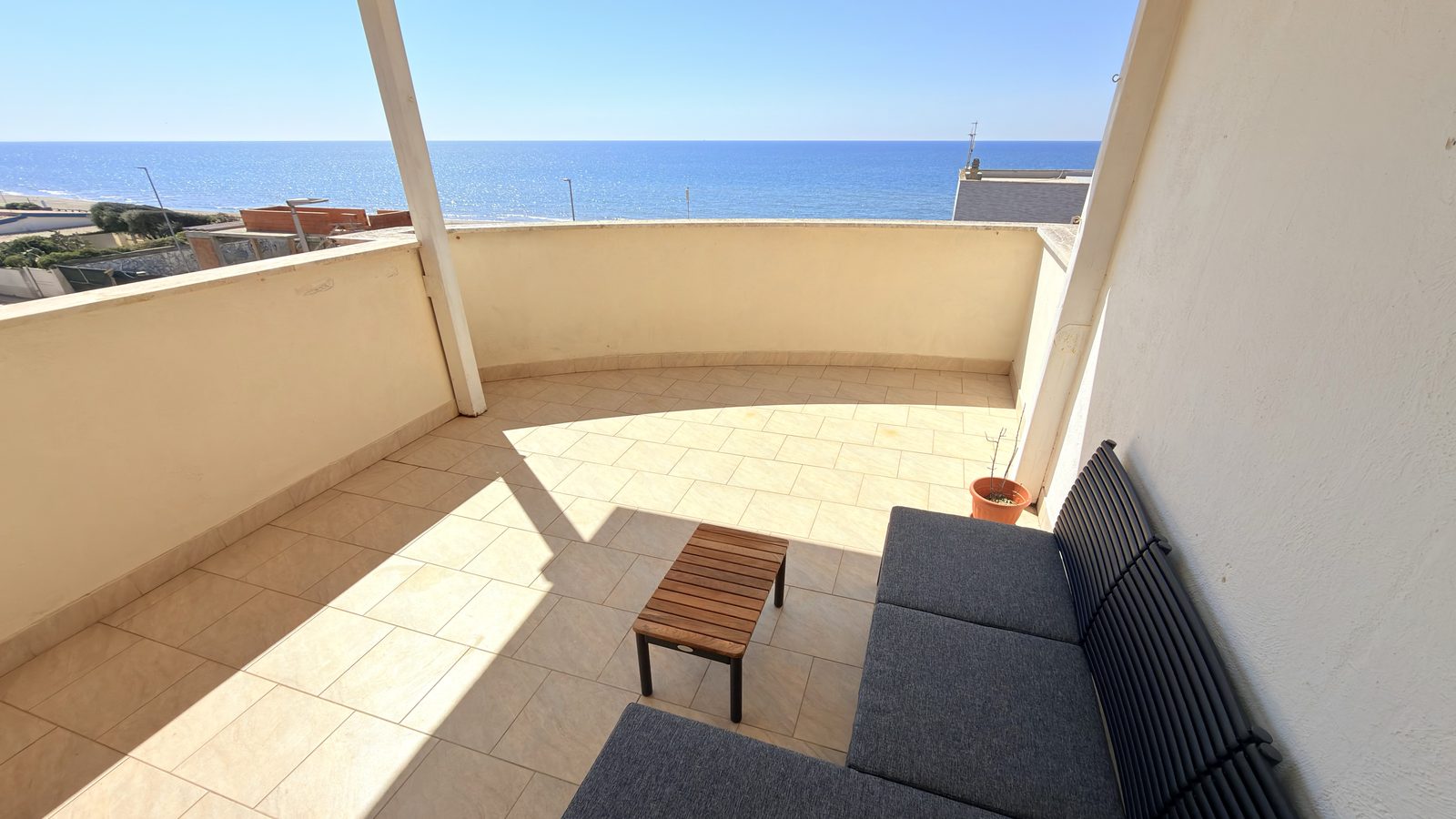 La terrazza dell'Attico con vista sul mare di Torvaianica